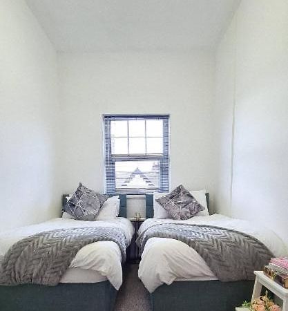 Entire 2 Bed Flat On 3Rd Floor Near City Centre & Stadium Cardiff Exterior photo