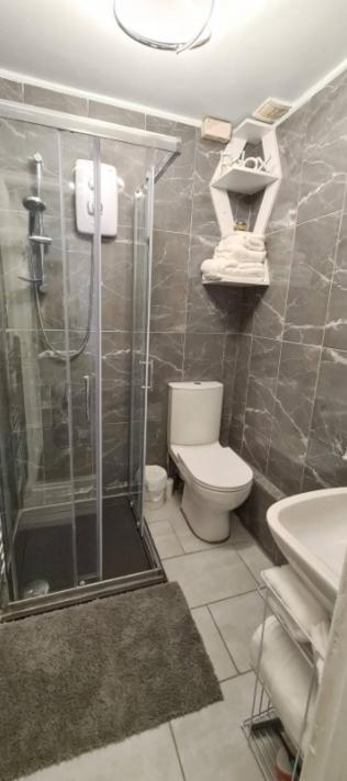 Entire 2 Bed Flat On 3Rd Floor Near City Centre & Stadium Cardiff Exterior photo
